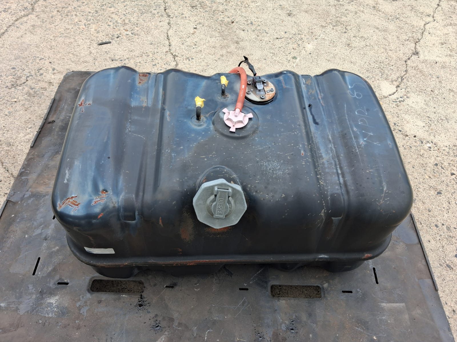 CG-P6 | Fuel tank | Isuzu
