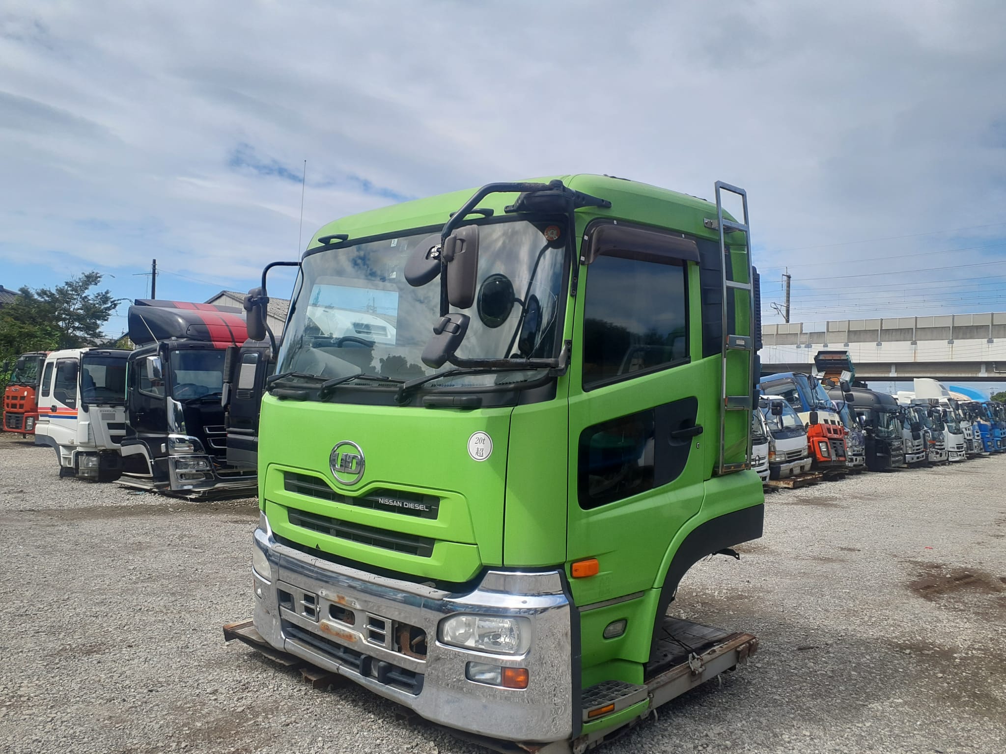 [REF.No: CD-AH-51] Cabin only UD Trucks UD Nissan Cabin CG5ZA-01596 LKG-CG5ZA With bed March 2012