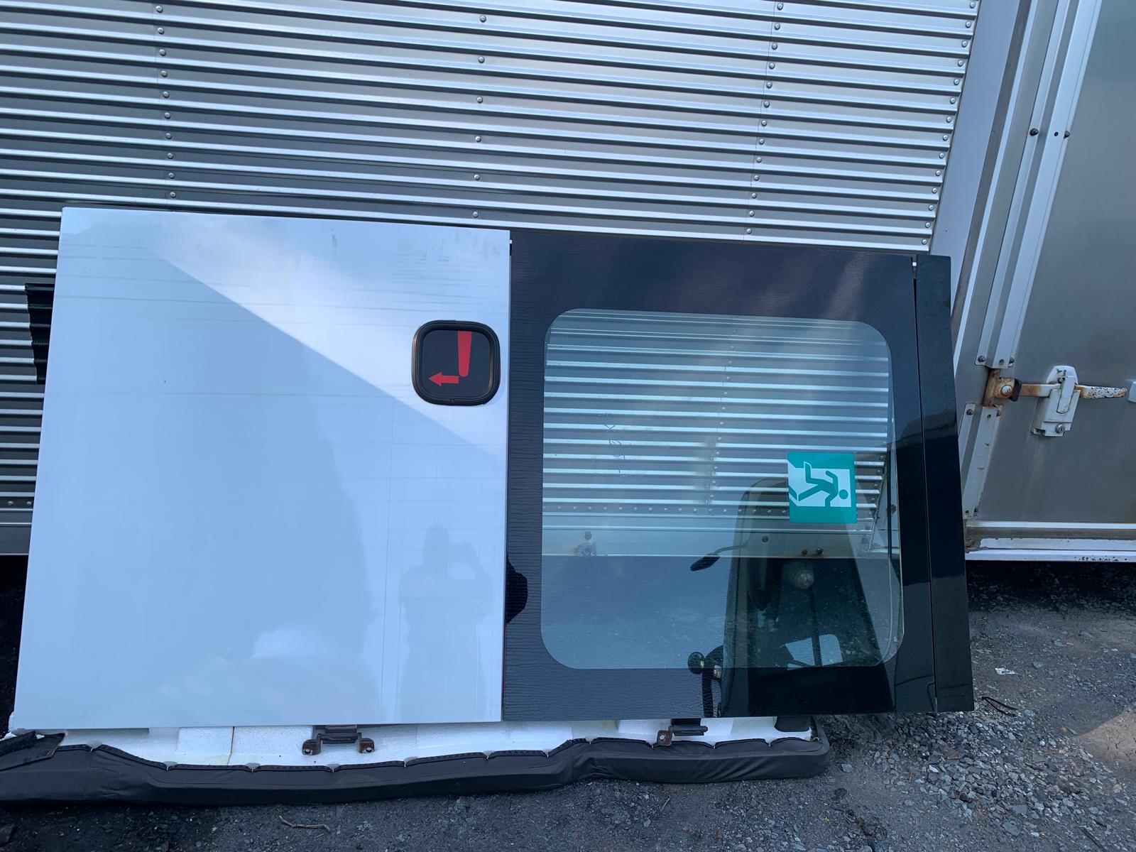[REF.No: CE-AG-26-P5] Hino Poncho Right Second Door