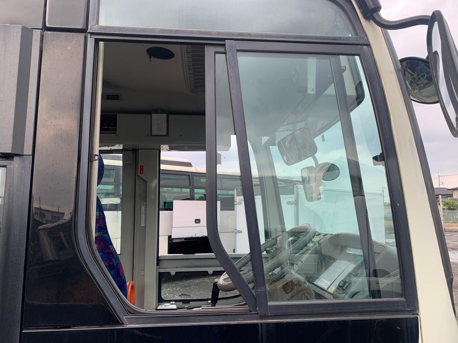 [REF.No:CE-AG-24-P2] Hino Poncho Right Driver's Side Glass　