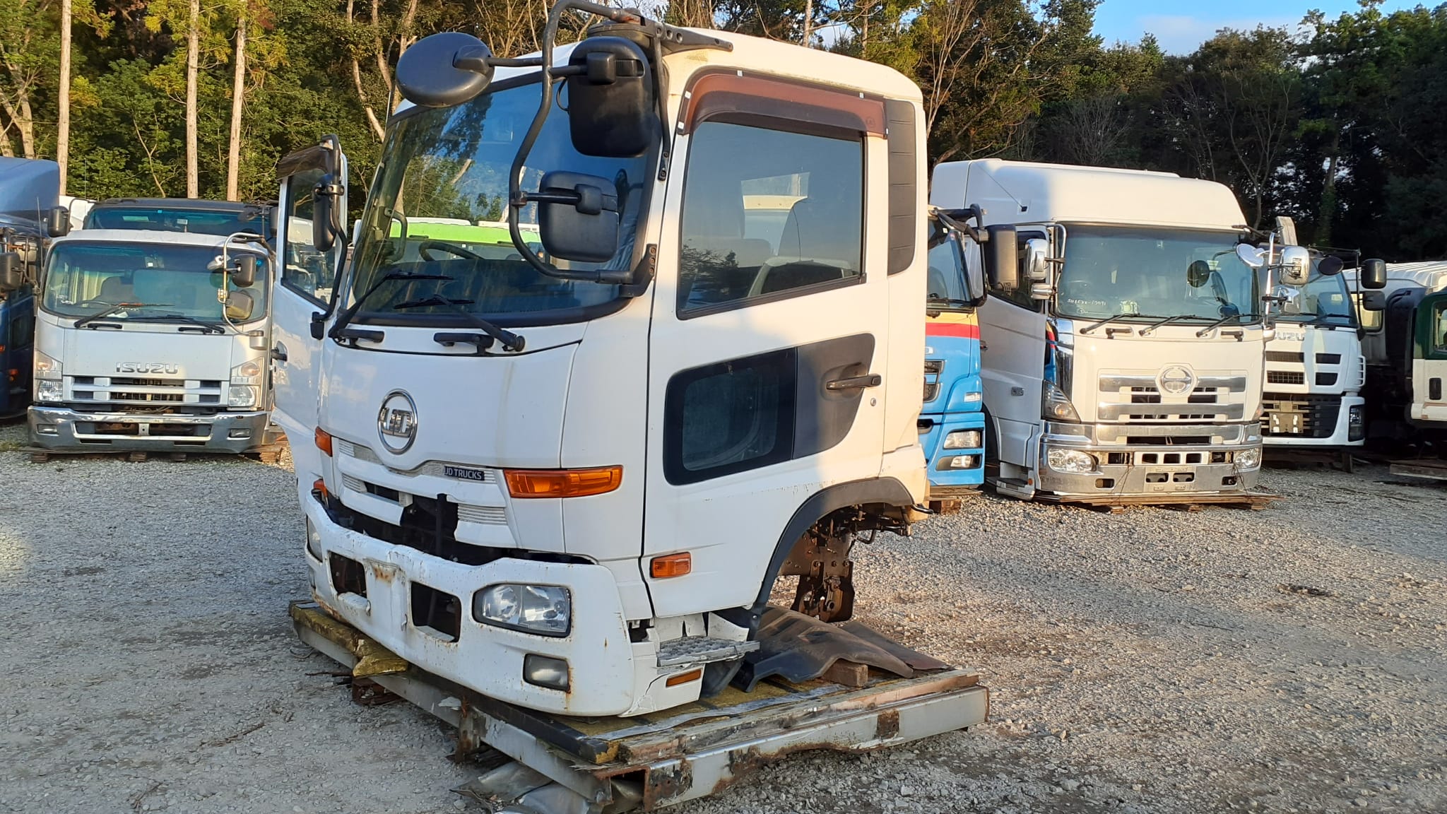 [REF.No: CE-BA-15] Cabin only UD Trucks Cabin LK38N-00118 SKG-LK38N February 2012