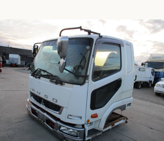[REF.No: CC-BB-19] Cabin only Mitsubishi Fighter Mitsubishi Fuso Wide Cabin with bed FK65FZ-550100 LKG-FK65FZ