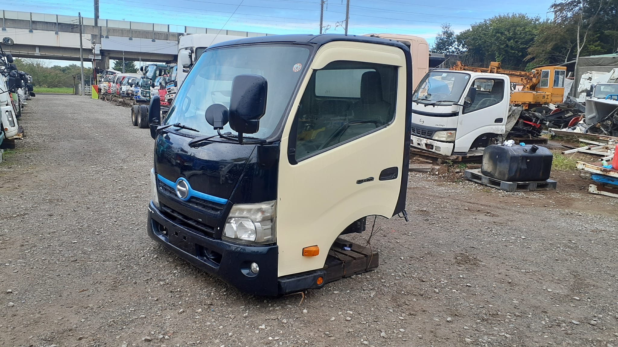 [REF.No: CE-BB-17] Cabin only Hino Dutro Cabin XKU720-0001126 TQG-XKU720M May 2012