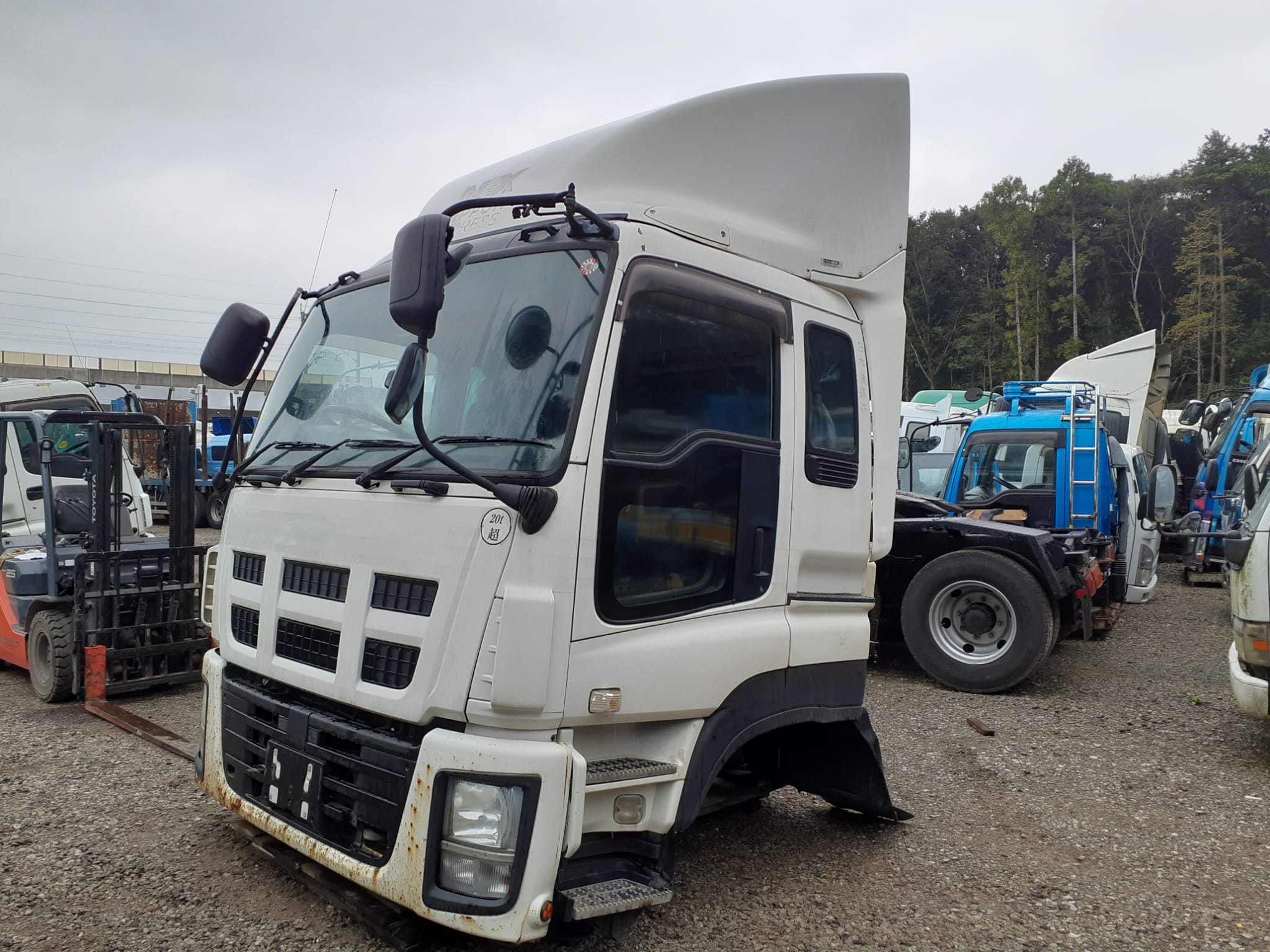 [REF.No: CE-AG-11] Cabin only Isuzu Giga Cabin CYJ77A-7011680 With bed and air guide plate