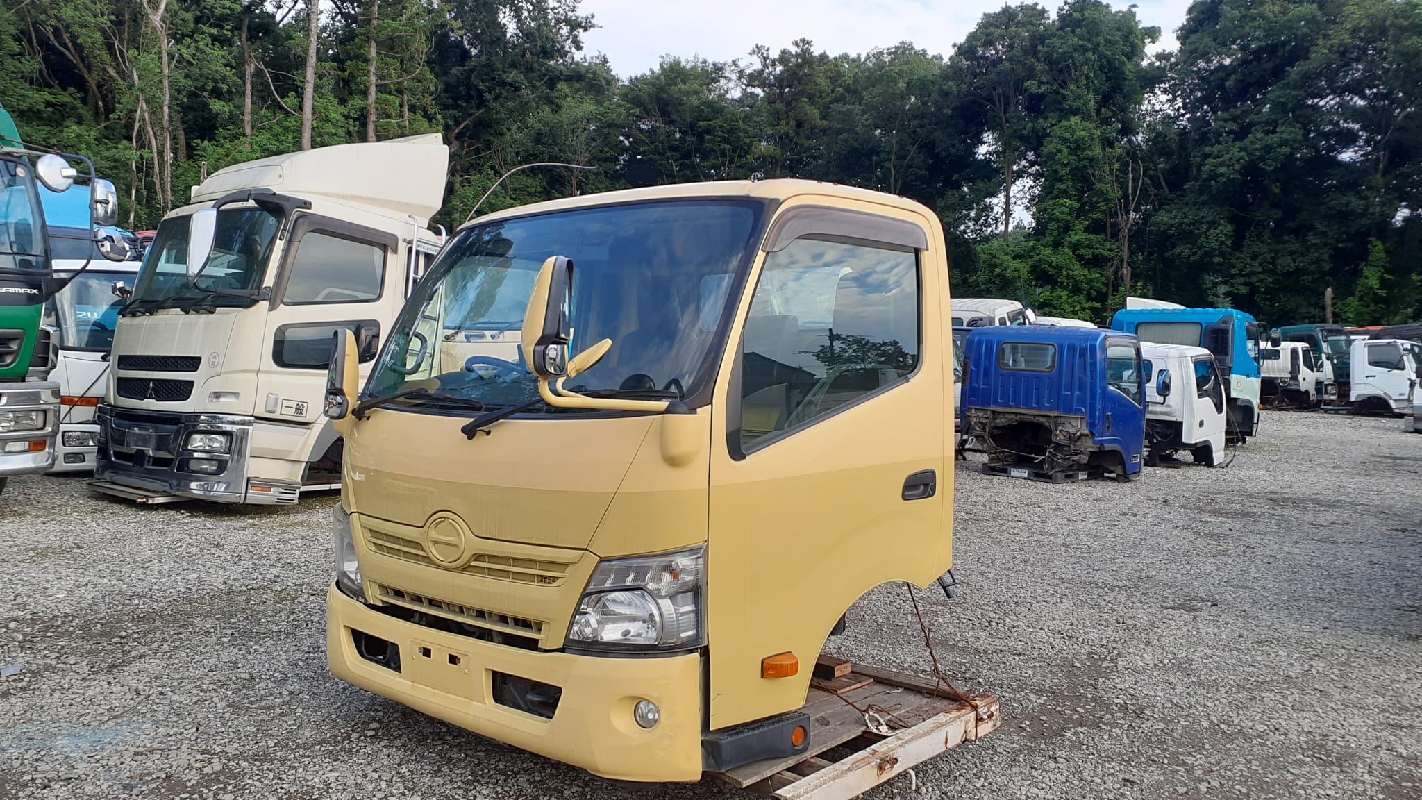 [REF.No: CF-AE-13] Cabin only Hino Dutro Cabin XKU710-0001295 SJG-XKU710M November 2011