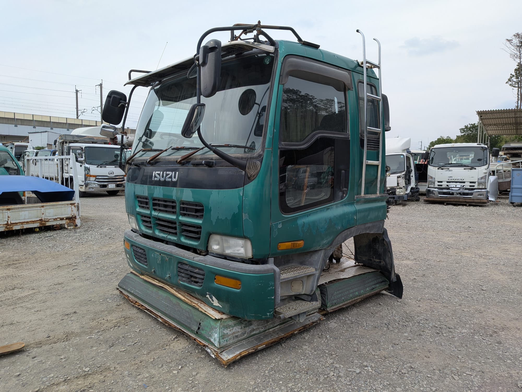 [REF No: CG-AF-99] Cabin only, Isuzu Giga Cabin CXZ82K2-3001080, with bed