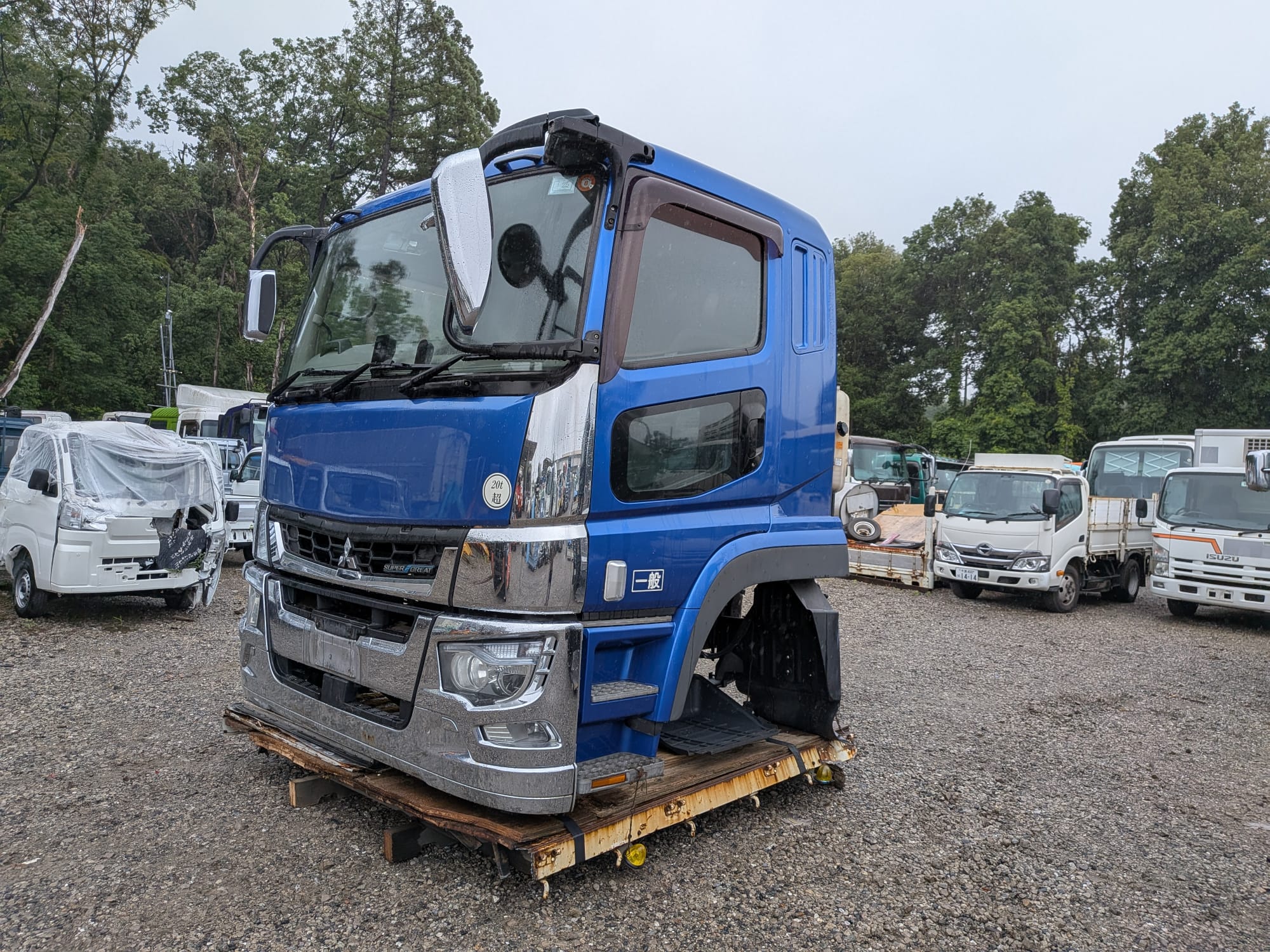 [REF.NO : CG-AG-32] Cabin only. Mitsubishi Super Great Cabin FU74HZ-501023 with bed.