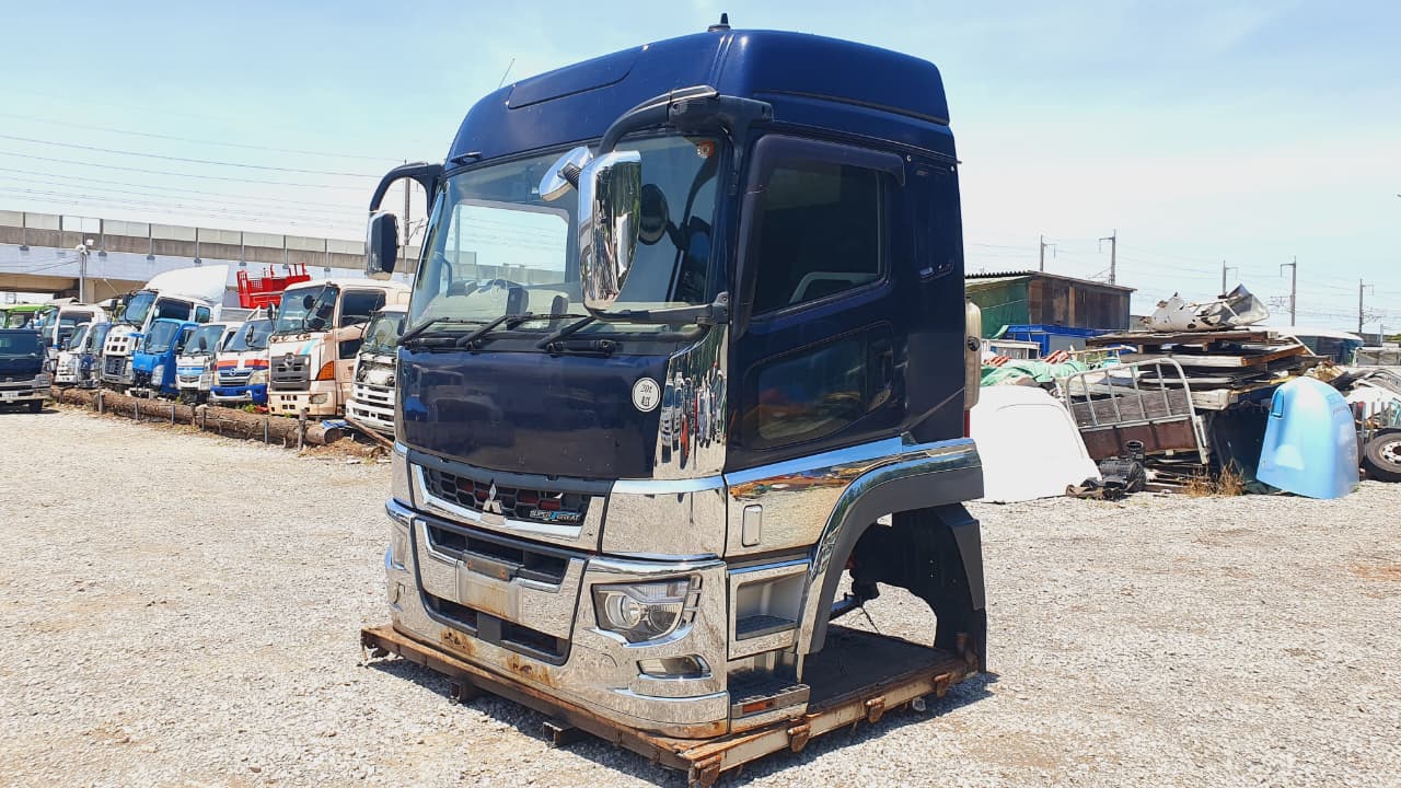 [REF.NO : CG-AG-63] Cabin only. Mitsubishi Super Great Cabin FS74HZ-501142 with bed.