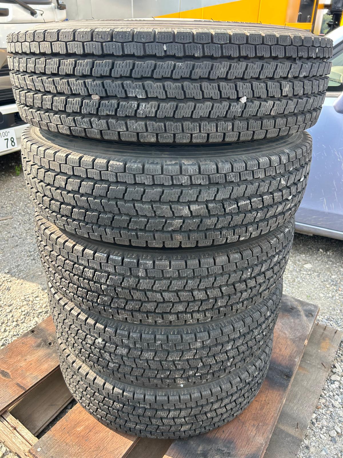 [REF.NO: CG-AH-13-P5] 205 85R16 Yokohama 2022 Model 5 tires 80% tread Studless winter tires with wheels