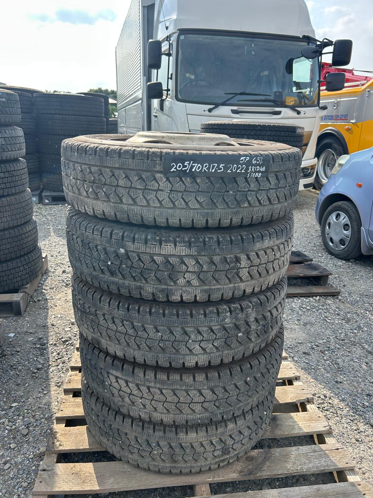 [REF.NO: CG-AH-13-P4] 205 70R17.5 Bridgestone BRIDGESTONE 2022 Model 5 tires 60% tread Studless tires Winter tires Wheels