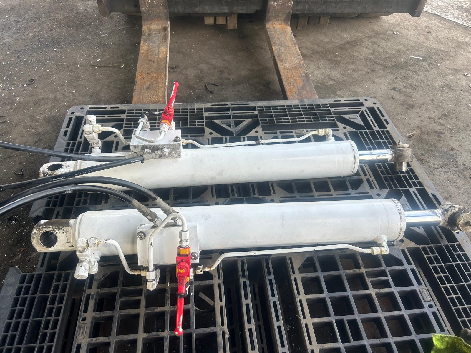 [REF.NO: CG-AH-15-P1] Hydraulic Jack YOKOHAMA
