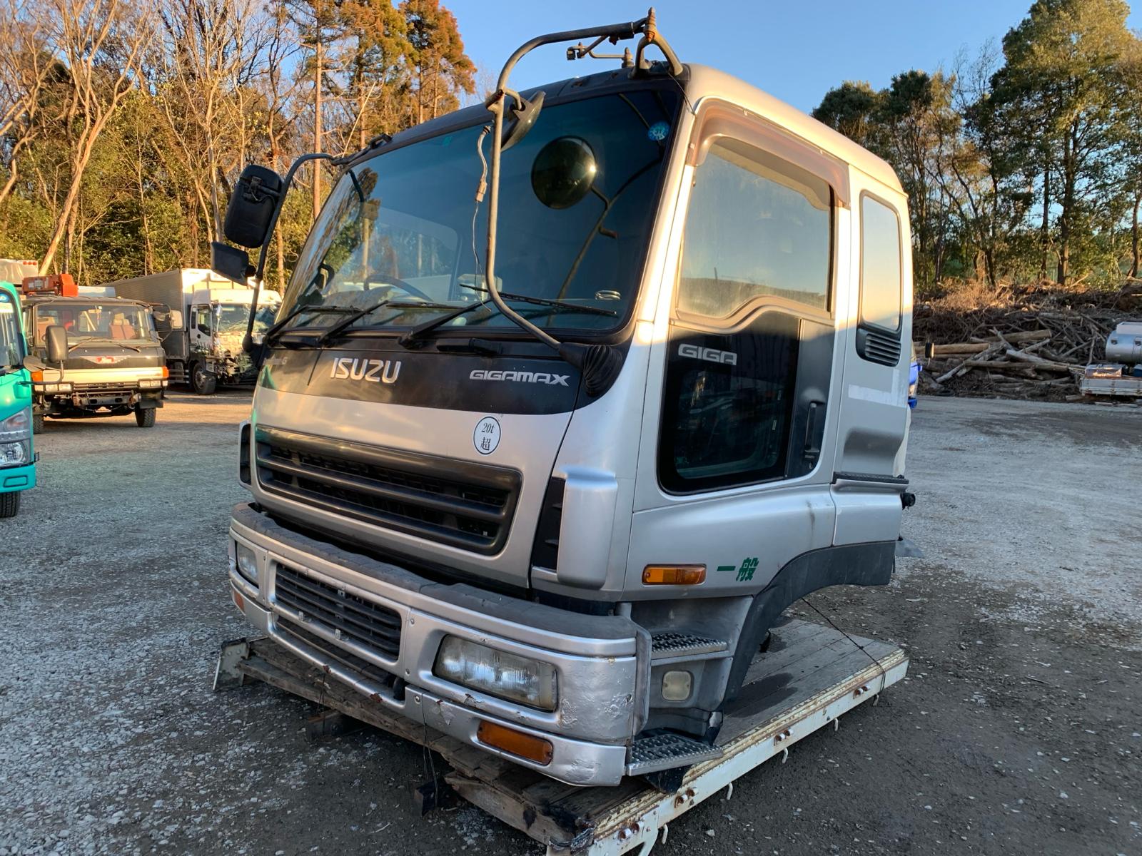 Cabin only Isuzu Giga Cabin CYJ51W5-7000958 PJ-CYJ51W5 with bed March 2005 [Ref. No: CE-AB-31]