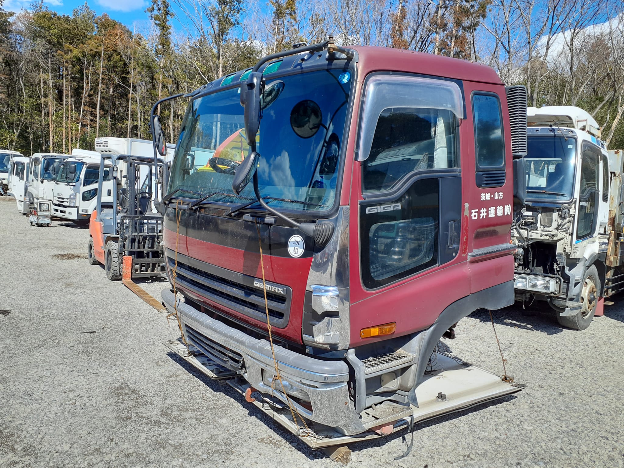 Cabin only Isuzu Giga Cabin CYZ74V3W-3000025 with bed [Ref. No: CE-AD-74]
