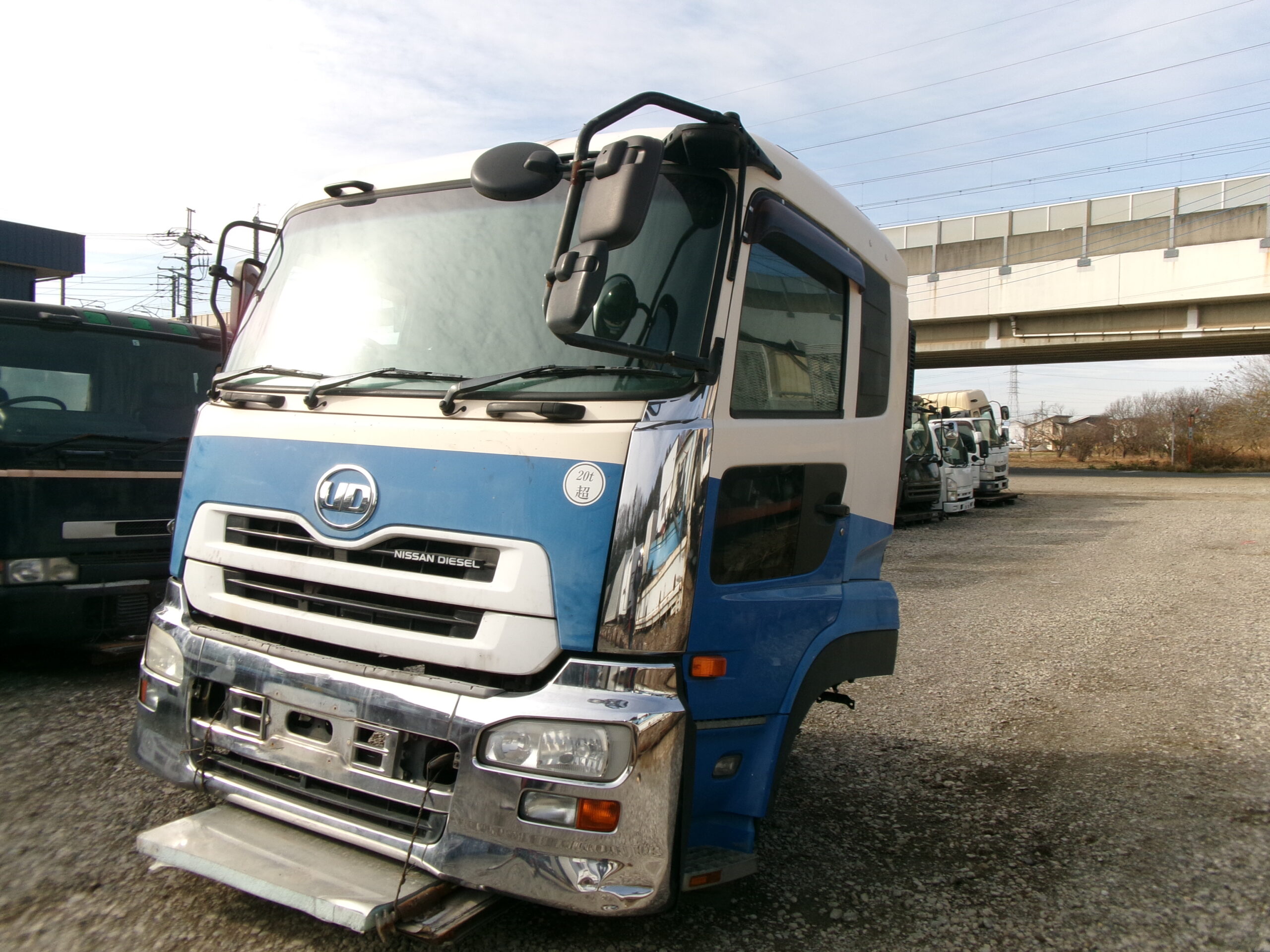 Cabin only UD Trucks UD Nissan Diesel Cabin CG5ZA-00980 LKG-CG5ZA with bed August 2011 [Ref. No: CD-BC-30]