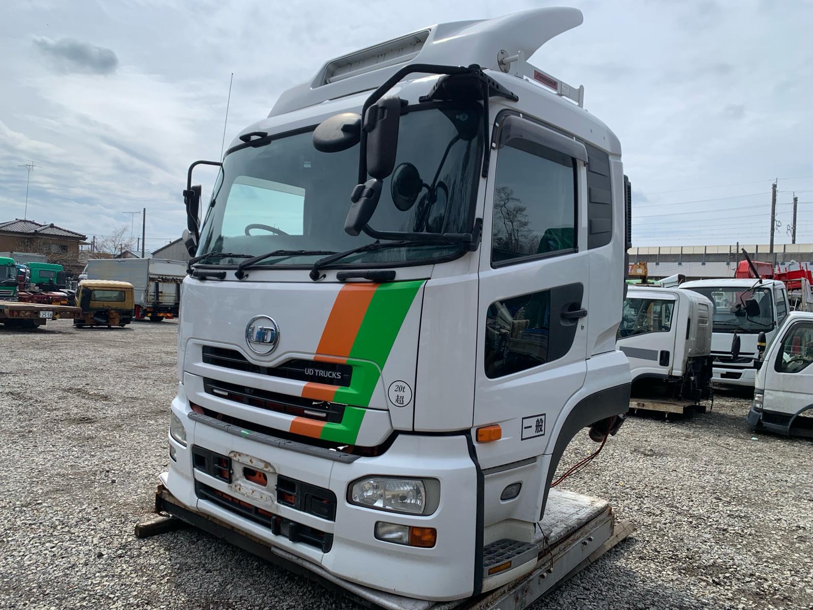 Cabin only UD Trucks Cabin CG5ZA-12783 QKG-CG5ZA with bed June 2014 [Ref. No: CE-AD-109]