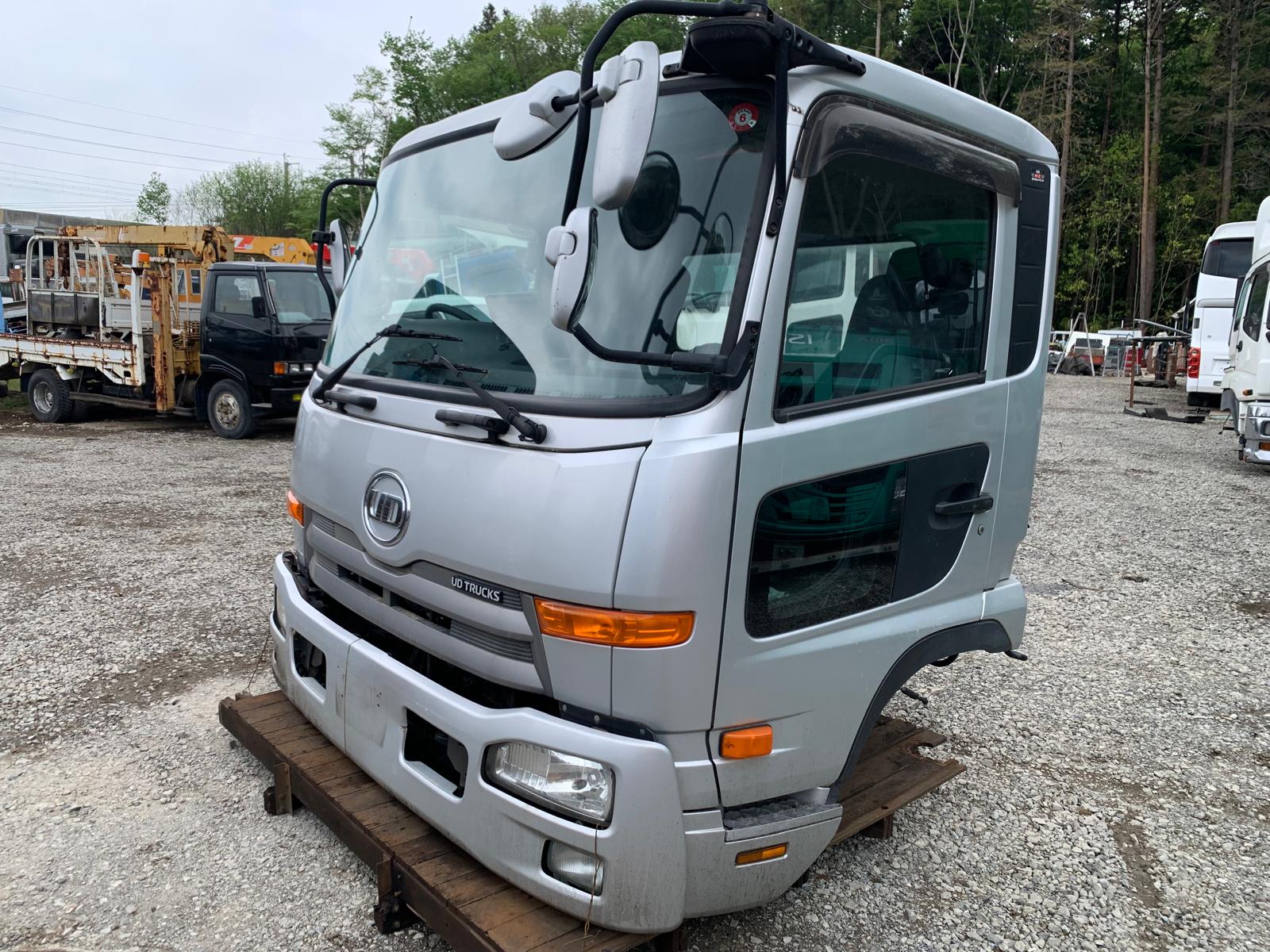 Cabin only UD UD Trucks Cabin MK38L-12986 TKG-MK38L March 2014 [Ref. No: CE-AE-43]