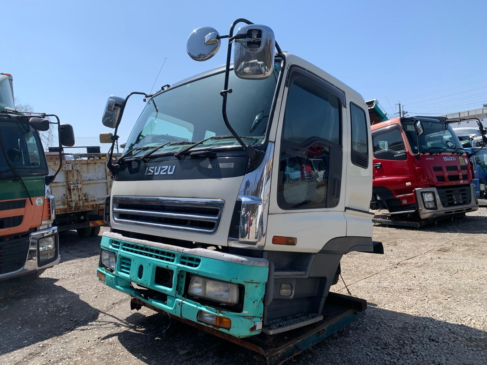 Cabin only Isuzu CXG77X6-7000153 PJ-CXG77X6 with bed May 2007 [Ref. No: CE-AD-29]