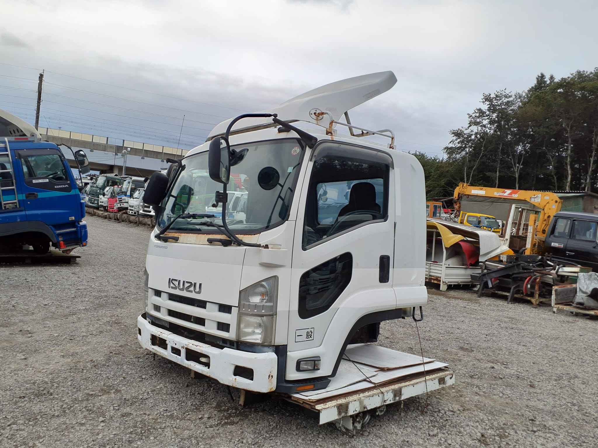 [REF.No: CE-AK-43] Cabin only Isuzu Forward Cabin FRR90-7005225 PKG-FRR90T2 February 2008