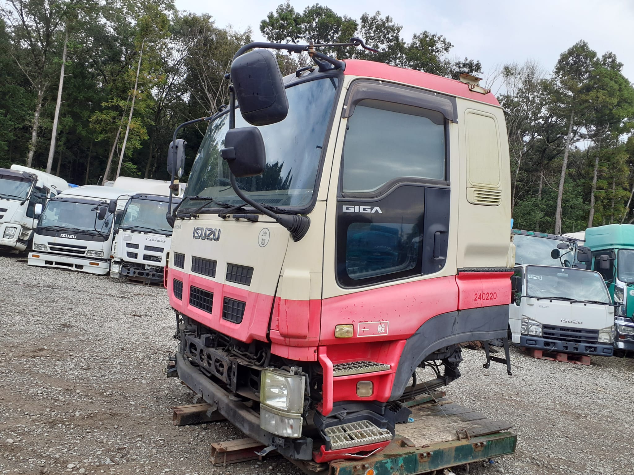 [REF.No: CD-AG-12] Cabin only Isuzu Giga Cabin CYJ77A-7003362 with bed