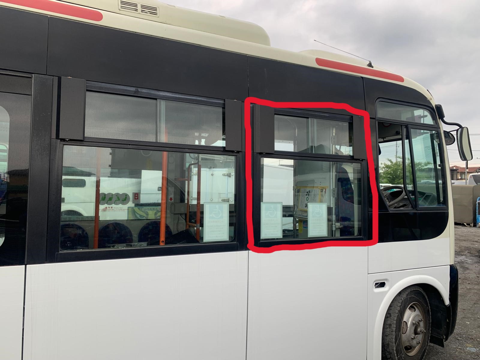 [REF.No:CE-AG-24-P3] Hino Poncho Right Driver's Side Front Glass